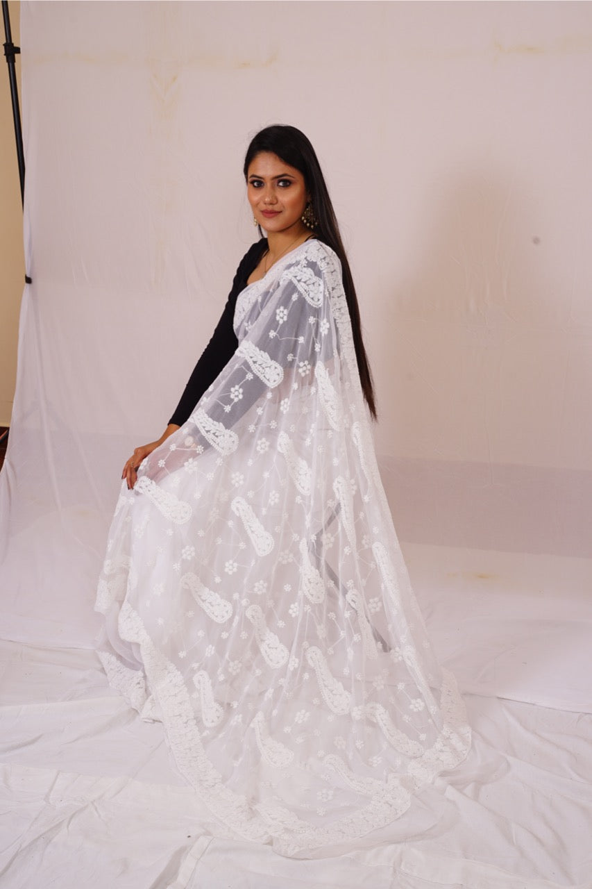 Chickenkari White Kairi Saree nieshfashion